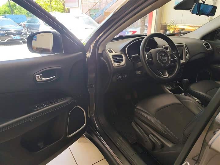 Фото 16 - Jeep Compass