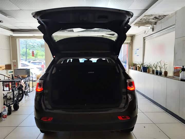 Фото 19 - Jeep Compass