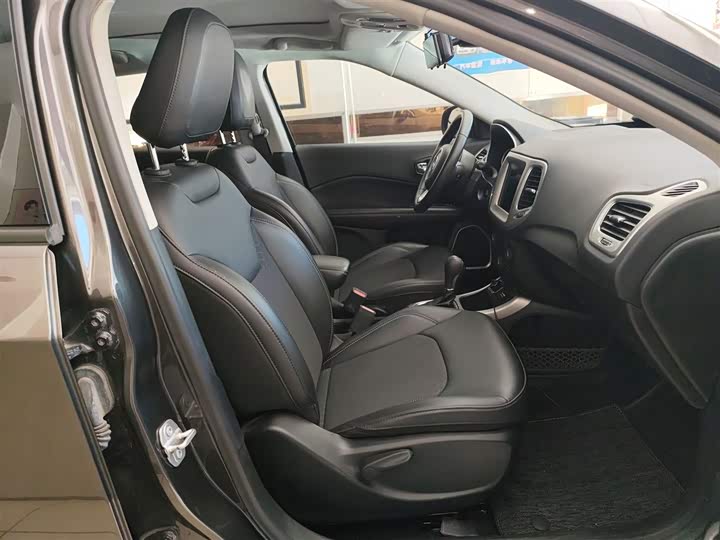 Фото 25 - Jeep Compass