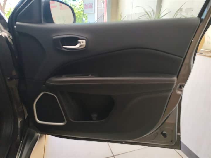 Фото 26 - Jeep Compass