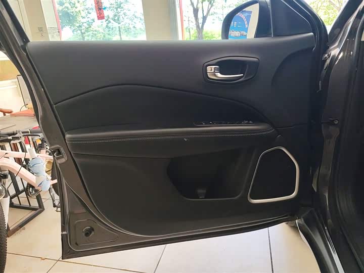 Фото 28 - Jeep Compass