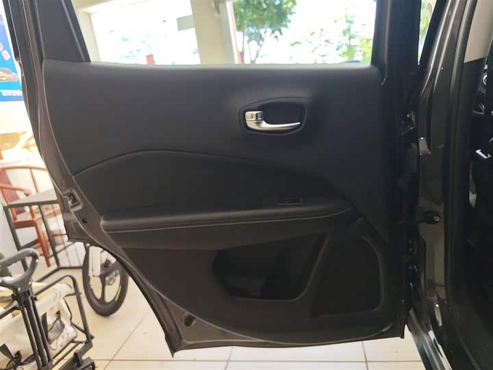 Фото 29 - Jeep Compass