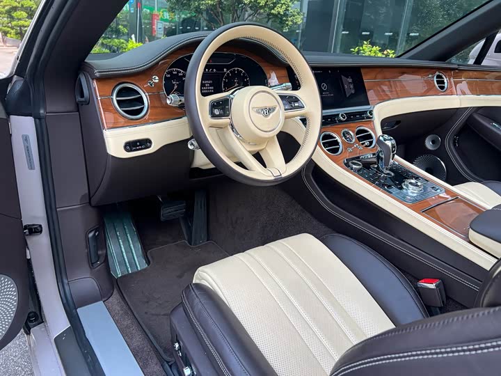 Фото 3 - Bentley Continental GT