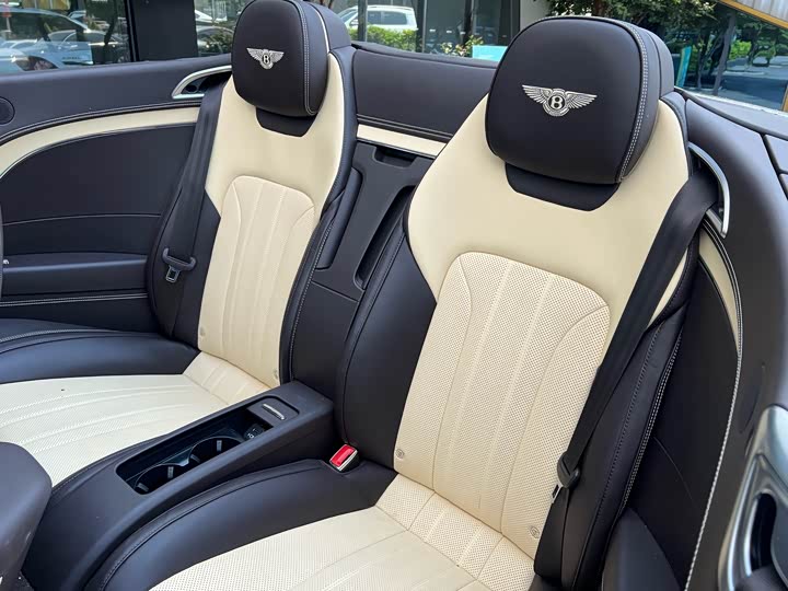 Фото 4 - Bentley Continental GT