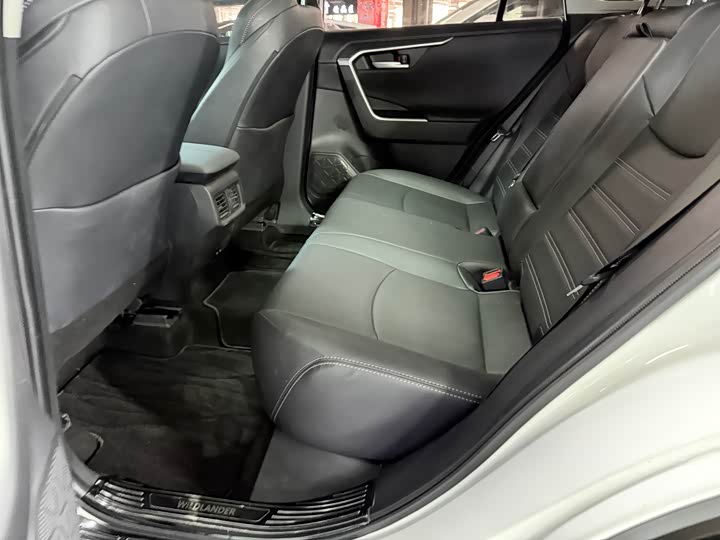 Фото 11 - Toyota Wildlander