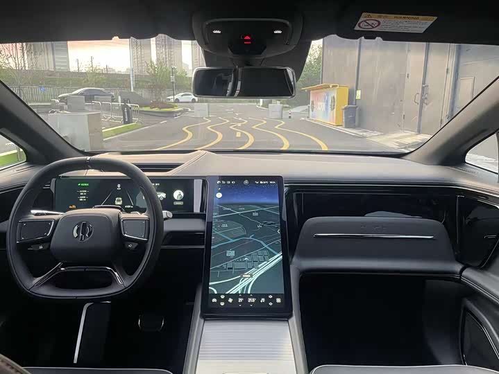 Фото 10 - HiPhi X