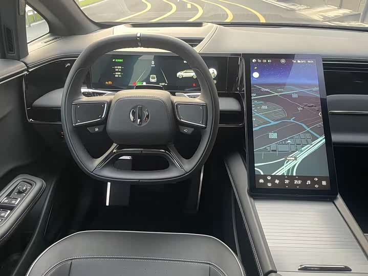 Фото 11 - HiPhi X