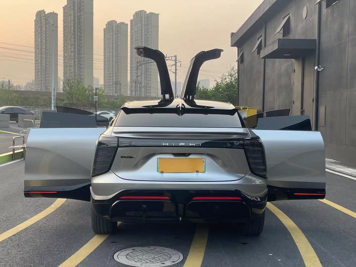 Фото 16 - HiPhi X