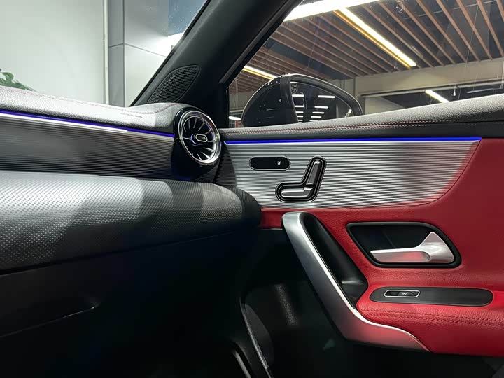 Фото 11 - Mercedes-Benz A-Class AMG