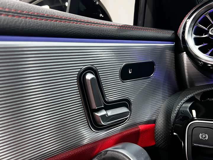 Фото 12 - Mercedes-Benz A-Class AMG