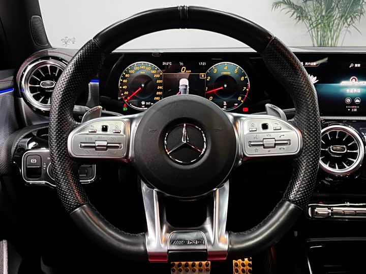 Фото 13 - Mercedes-Benz A-Class AMG