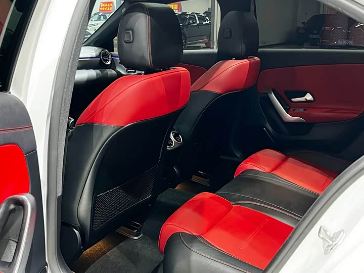 Фото 16 - Mercedes-Benz A-Class AMG