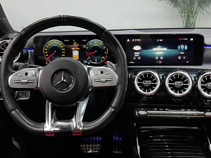 Фото 17 - Mercedes-Benz A-Class AMG