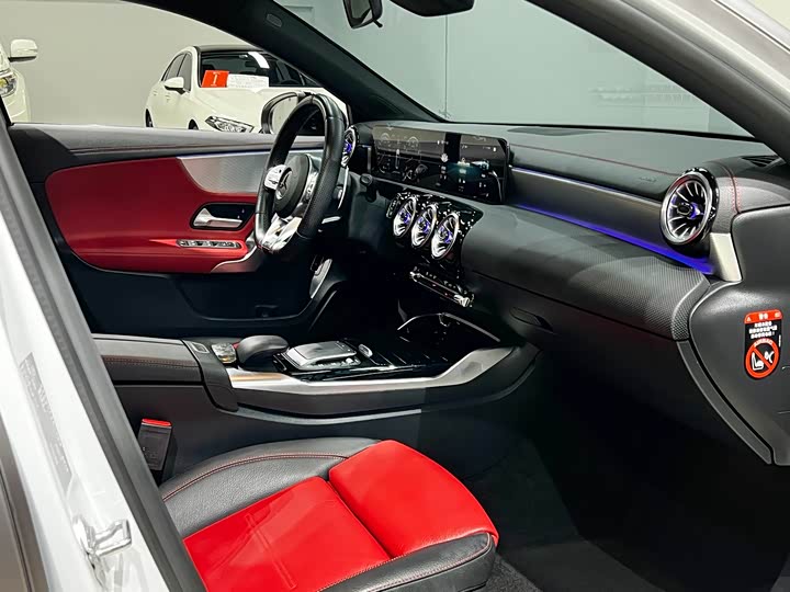 Фото 19 - Mercedes-Benz A-Class AMG