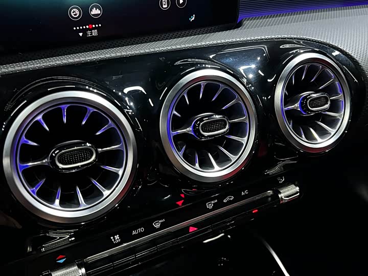 Фото 6 - Mercedes-Benz A-Class AMG