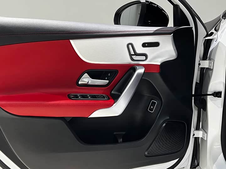 Фото 7 - Mercedes-Benz A-Class AMG