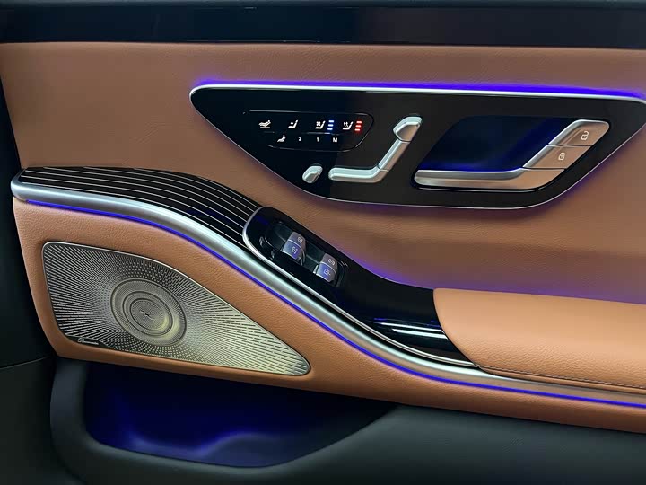 Фото 26 - Mercedes-Benz S-Class