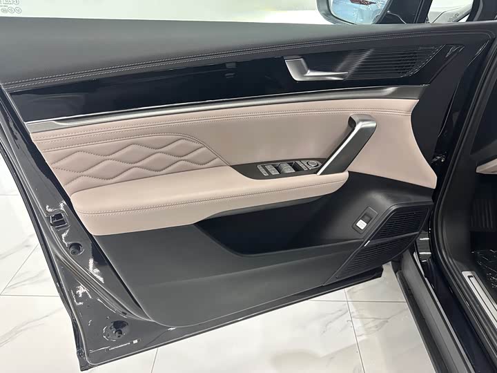 Фото 4 - BYD Tang Hybrid/EV