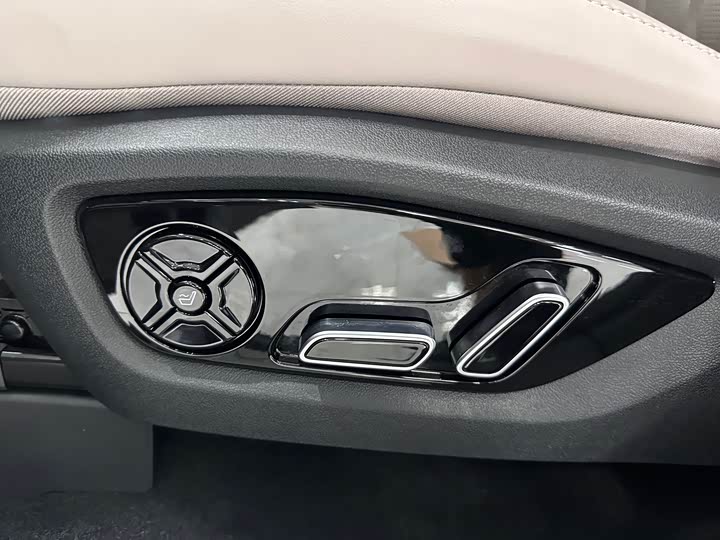 Фото 9 - BYD Tang Hybrid/EV