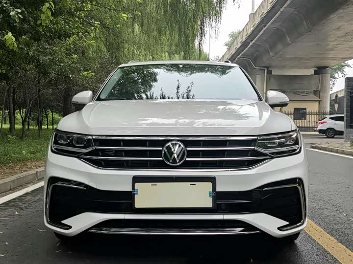 Фото 2 - Volkswagen Tiguan L Pro