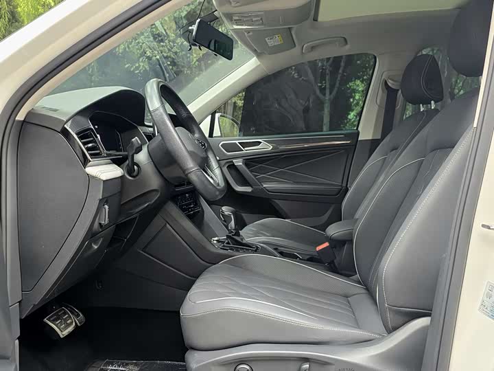 Фото 6 - Volkswagen Tiguan L Pro