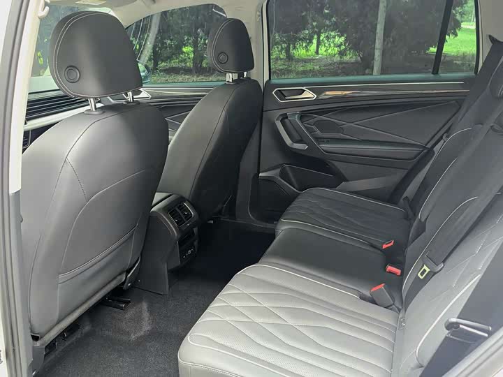 Фото 7 - Volkswagen Tiguan L Pro