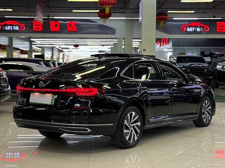 Фото 2 - Volkswagen Passat Hybrid