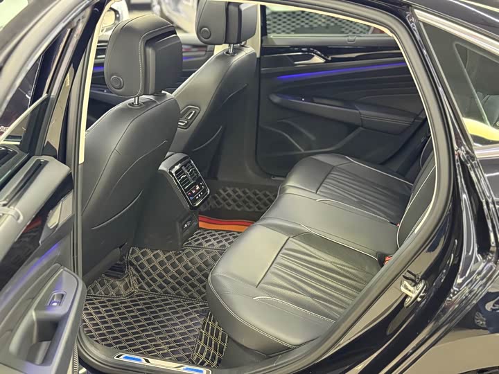 Фото 5 - Volkswagen Passat Hybrid