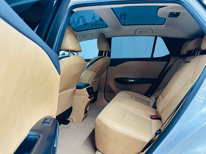 Фото 21 - Lexus RZ