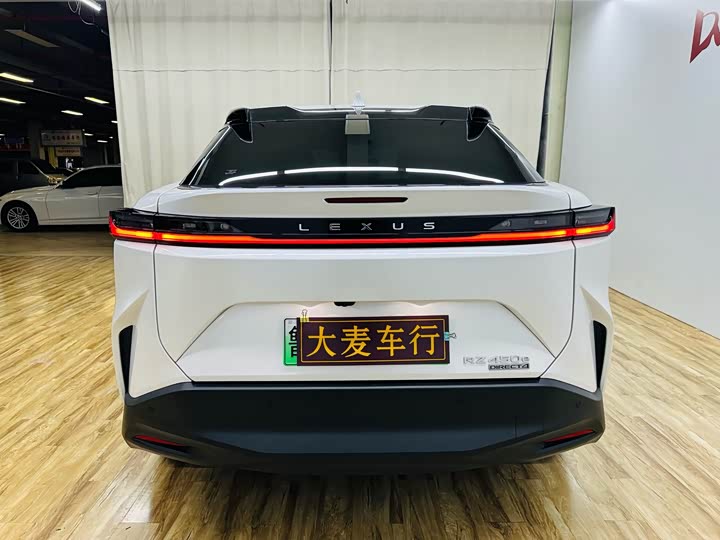 Фото 4 - Lexus RZ