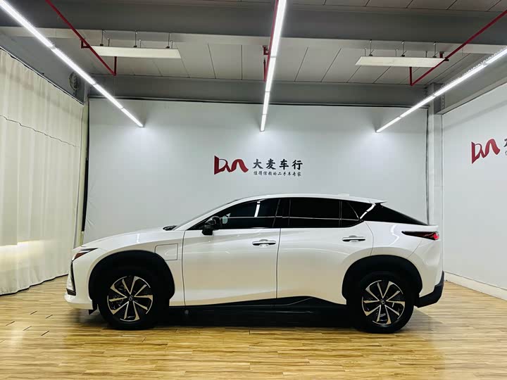 Фото 7 - Lexus RZ