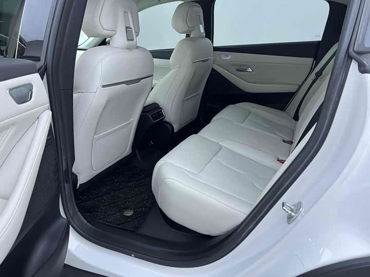 Фото 9 - Changan Deepal SL03