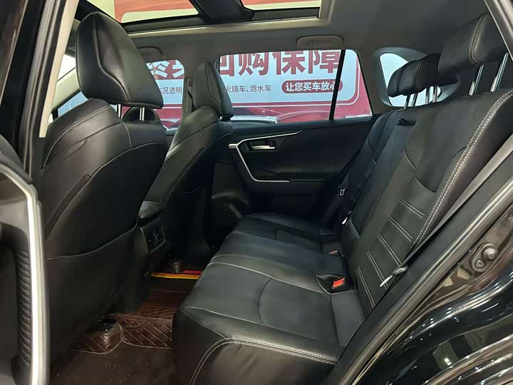 Фото 8 - Toyota Wildlander