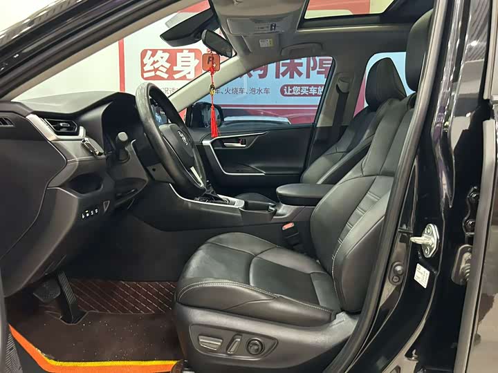 Фото 9 - Toyota Wildlander