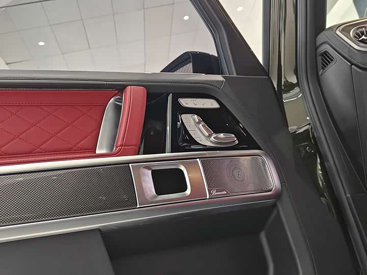 Фото 10 - Mercedes-Benz G-Class