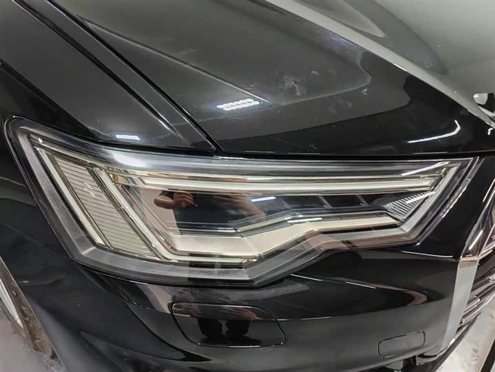 Фото 13 - Audi A6L