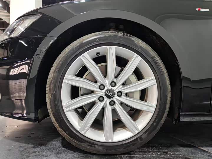 Фото 15 - Audi A6L