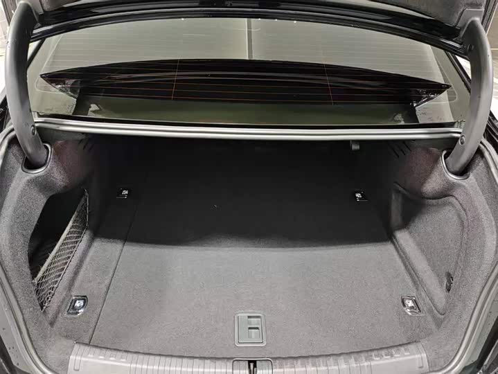 Фото 17 - Audi A6L