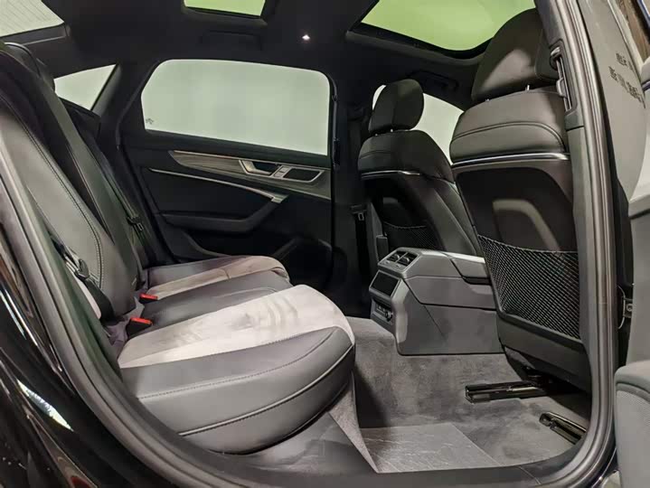 Фото 6 - Audi A6L