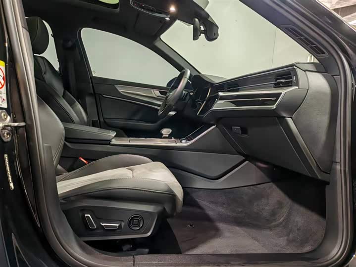 Фото 7 - Audi A6L