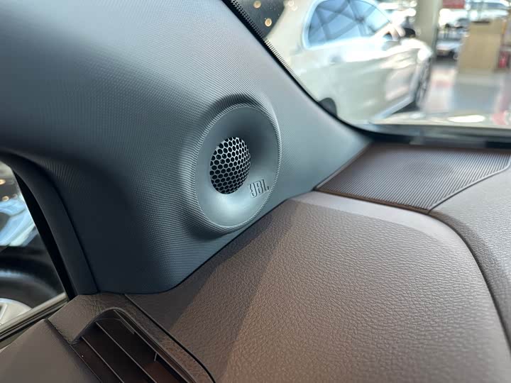 Фото 16 - Toyota Granvia