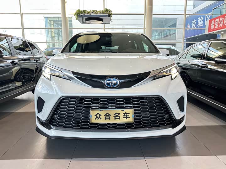 Фото 2 - Toyota Granvia