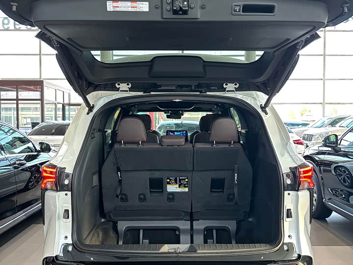 Фото 20 - Toyota Granvia