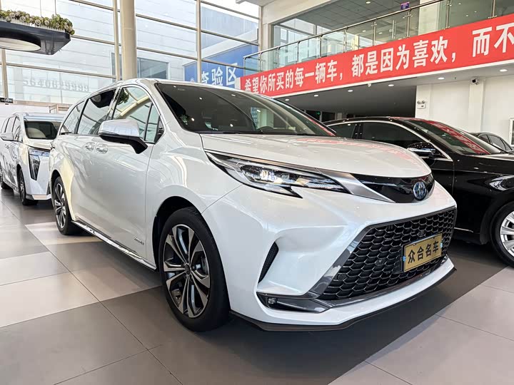 Фото 3 - Toyota Granvia