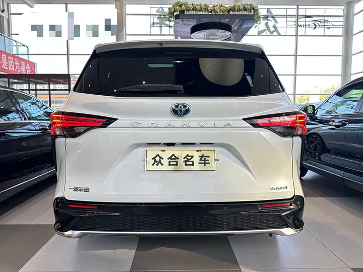 Фото 5 - Toyota Granvia
