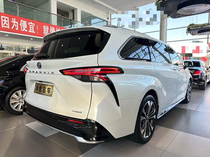 Фото 6 - Toyota Granvia