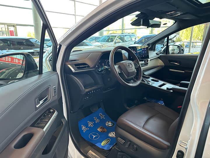 Фото 7 - Toyota Granvia