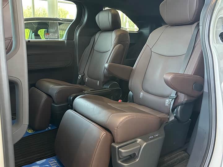 Фото 8 - Toyota Granvia