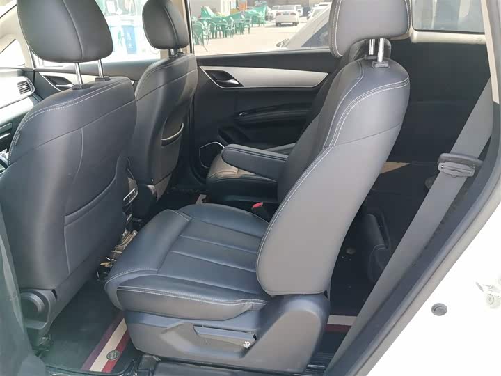 Фото 17 - BYD Song Max