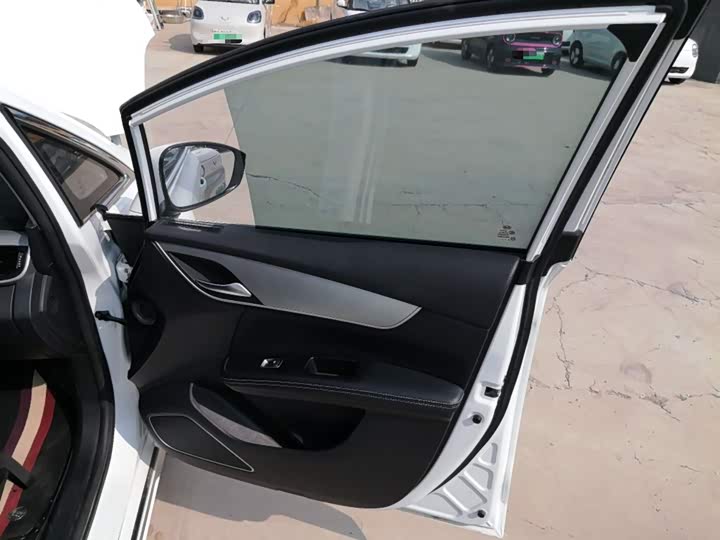 Фото 26 - BYD Song Max